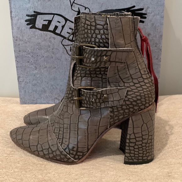 FREEBIRD BY STEVEN JOEY BOOTS IN STONE CROCO LEATHER W/FLARED WRAP HEEL SIZE 8 - Picture 13 of 16